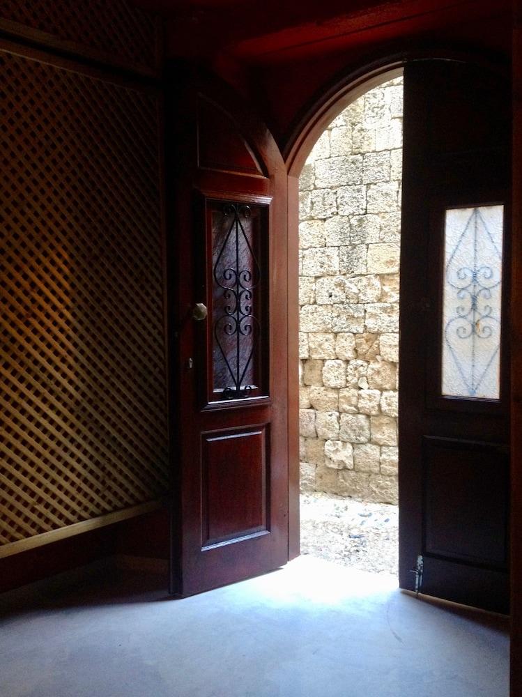 Auberge 32 Old Town Rhodes City 외부 사진